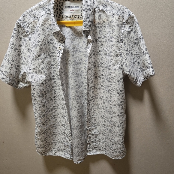 Report  Casual Button Down Shirt With Palm Trees Size M - Picture 9 of 9